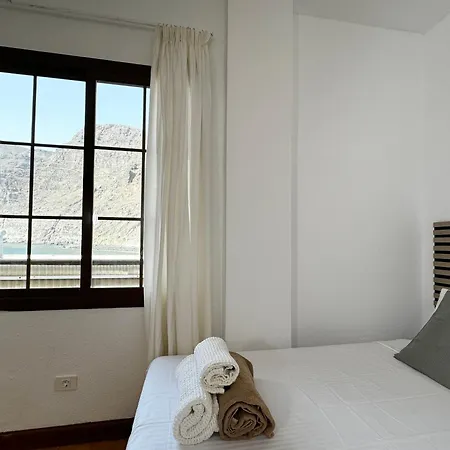 Fabulous Ocean & Cliff View Apartment