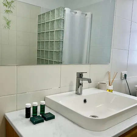 Apartment Fabulous Ocean & Cliff View